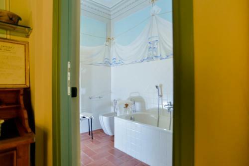 San Colombano Villa Sleeps 22 With Pool And Air Con