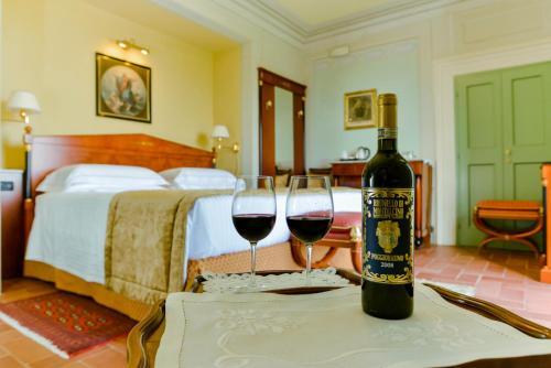 San Colombano Villa Sleeps 22 With Pool And Air Con