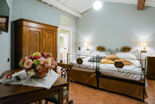 San Colombano Villa Sleeps 22 With Pool And Air Con