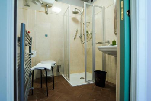 San Colombano Villa Sleeps 22 With Pool And Air Con