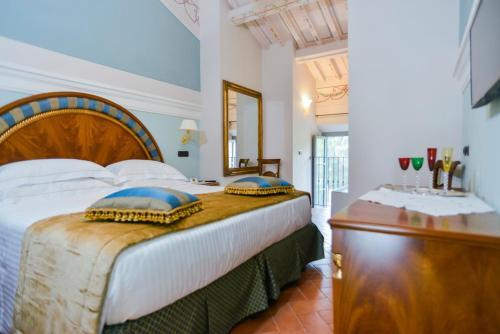 San Colombano Villa Sleeps 22 With Pool And Air Con
