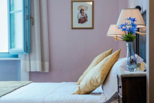 San Colombano Villa Sleeps 22 With Pool And Air Con