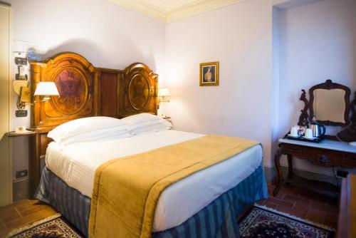 San Colombano Villa Sleeps 22 With Pool And Air Con
