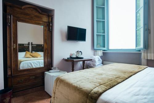 San Colombano Villa Sleeps 22 With Pool And Air Con