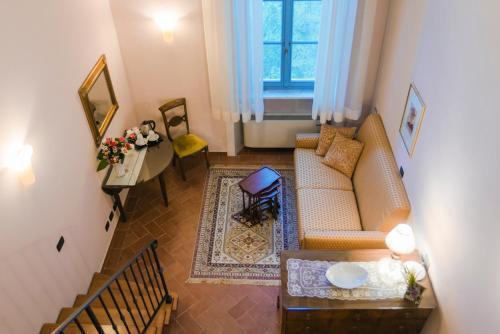 San Colombano Villa Sleeps 22 With Pool And Air Con