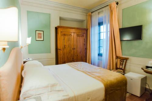 San Colombano Villa Sleeps 22 With Pool And Air Con