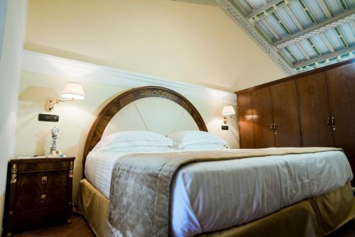 San Colombano Villa Sleeps 22 With Pool And Air Con