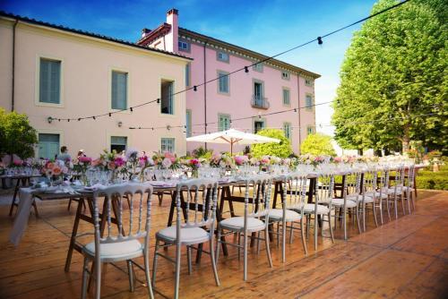 San Colombano Villa Sleeps 22 With Pool And Air Con
