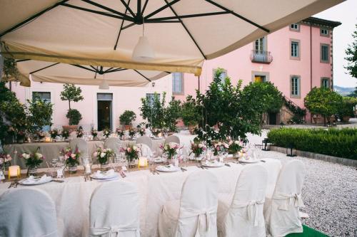 San Colombano Villa Sleeps 22 With Pool And Air Con