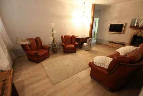 Gallina Villa Sleeps 8 Pool Wifi
