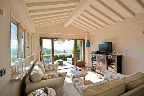 Adatti Villa Sleeps 6 Pool Wifi