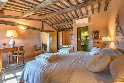 Pienza Villa Sleeps 12 With Pool And Air Con
