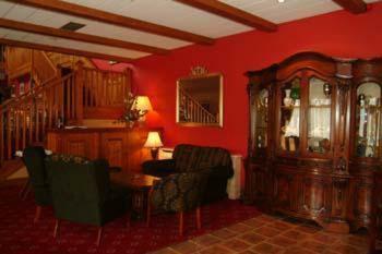 Lynhams Hotel