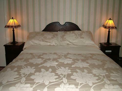Bed & Breakfast Hillside House