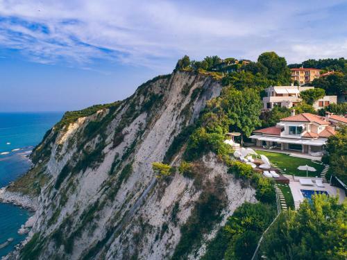 Pietra La Croce Villa Sleeps 8 With Pool And Air Con
