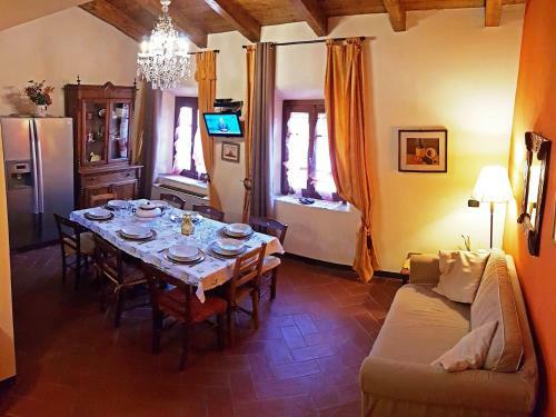 Exquisite Holiday Home In Pistoia With Swimming Pool