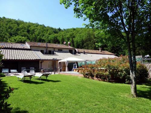 Exquisite Holiday Home In Pistoia With Swimming Pool