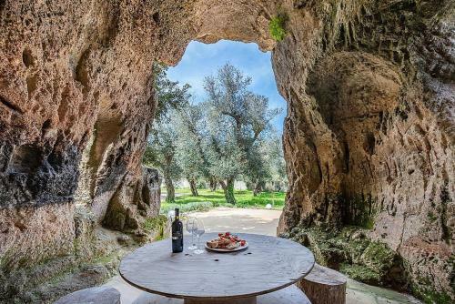 Poggiardo Holiday Home Sleeps 7 With Pool And Air Con