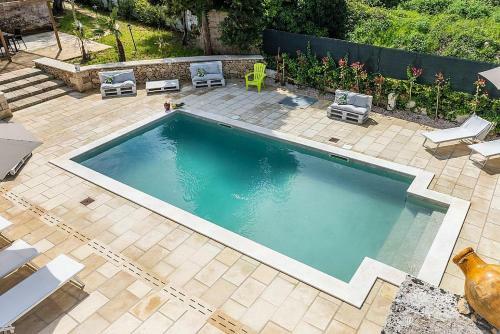 Poggiardo Holiday Home Sleeps 7 With Pool And Air Con