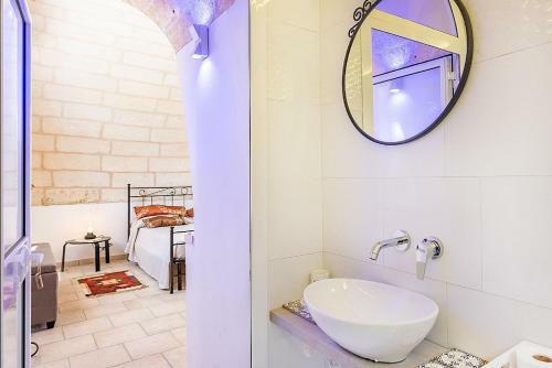 Poggiardo Holiday Home Sleeps 7 With Pool And Air Con