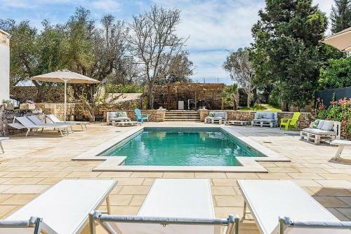 Poggiardo Holiday Home Sleeps 7 With Pool And Air Con