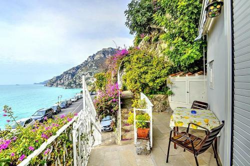 Positano Villa Sleeps 2 Air Con Wifi