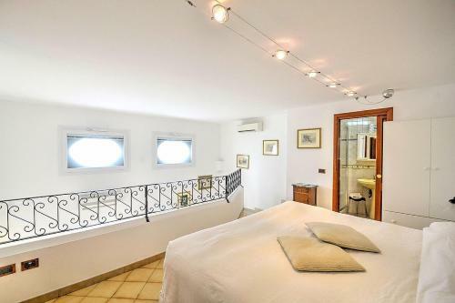 Positano Villa Sleeps 2 Air Con Wifi