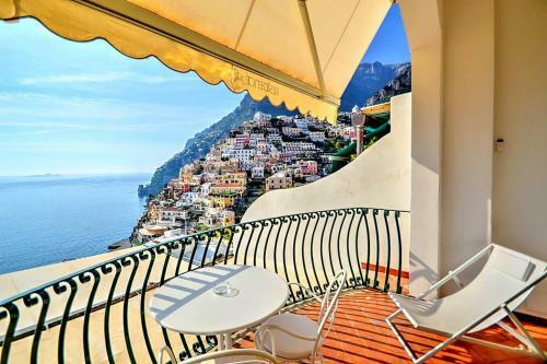 Positano Villa Sleeps 2 Air Con Wifi