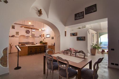Positano Apartment Sleeps 6 Air Con Wifi