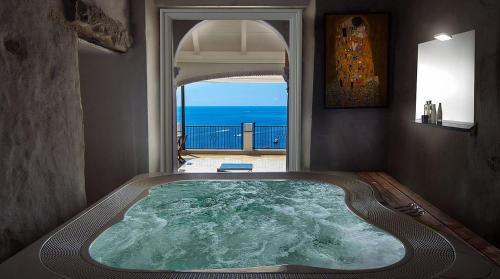 Positano Apartment Sleeps 6 Air Con Wifi
