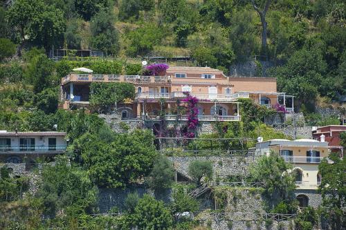 Positano Villa Sleeps 6 Air Con Wifi