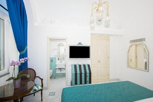 Positano Villa Sleeps 8 With Pool And Air Con