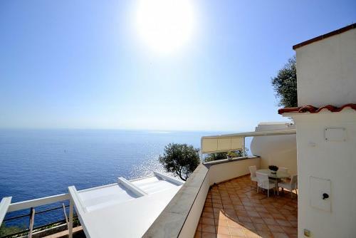 Praiano Villa Sleeps 4 Air Con Wifi