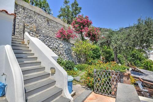 Praiano Villa Sleeps 4 Air Con Wifi