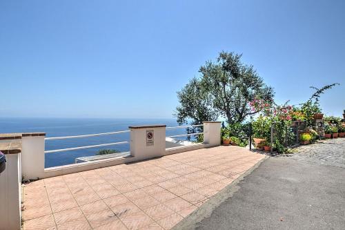 Praiano Villa Sleeps 4 Air Con Wifi