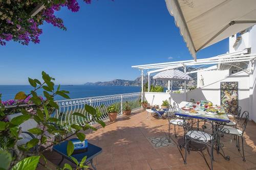 Praiano Villa Sleeps 6 Wifi