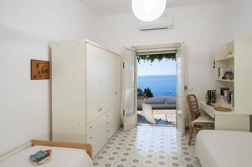 Praiano Villa Sleeps 6 Wifi