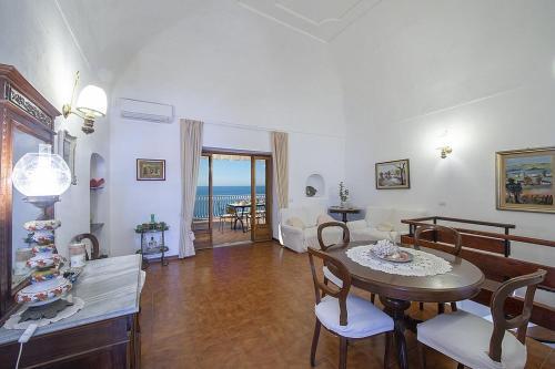 Praiano Villa Sleeps 6 Wifi