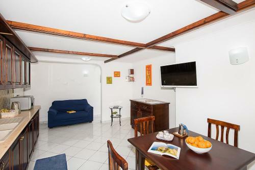 Praiano Villa Sleeps 4 Air Con Wifi