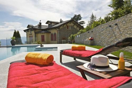 Premeno Villa Sleeps 8 Pool Wifi