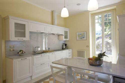 Premeno Villa Sleeps 8 Pool Wifi