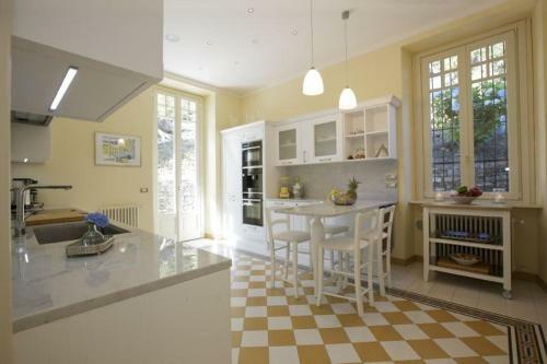 Premeno Villa Sleeps 8 Pool Wifi