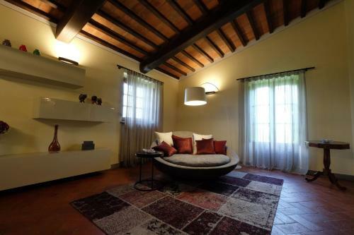 Puliciano Villa Sleeps 16 With Pool Air Con And Wifi