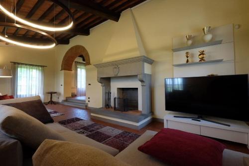 Puliciano Villa Sleeps 16 With Pool Air Con And Wifi