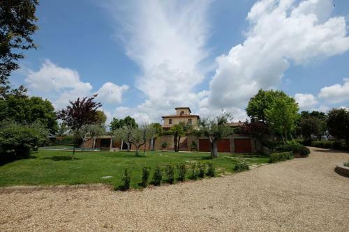 Puliciano Villa Sleeps 16 With Pool Air Con And Wifi
