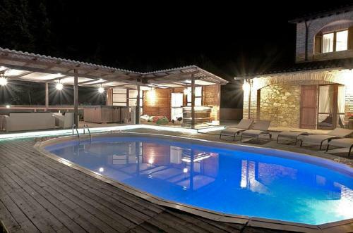 Querce Villa Sleeps 9 Pool Wifi