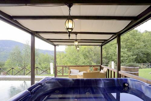 Querce Villa Sleeps 8 Pool Wifi