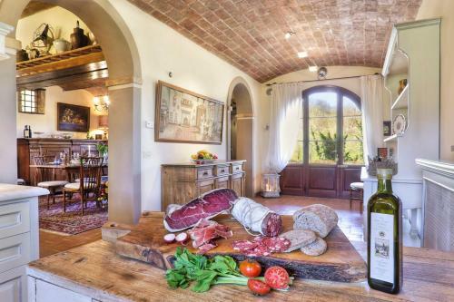 Pillo Villa Sleeps 12 With Pool And Air Con