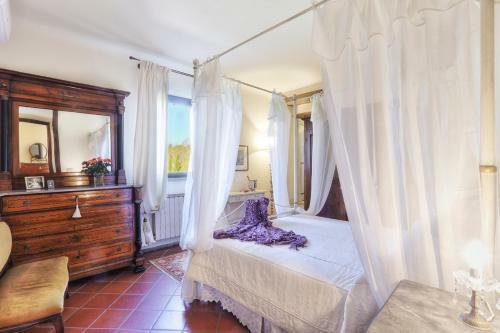 Pillo Villa Sleeps 12 With Pool And Air Con