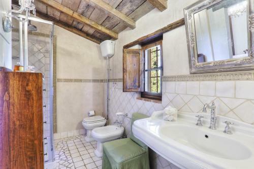 Pillo Villa Sleeps 12 With Pool And Air Con